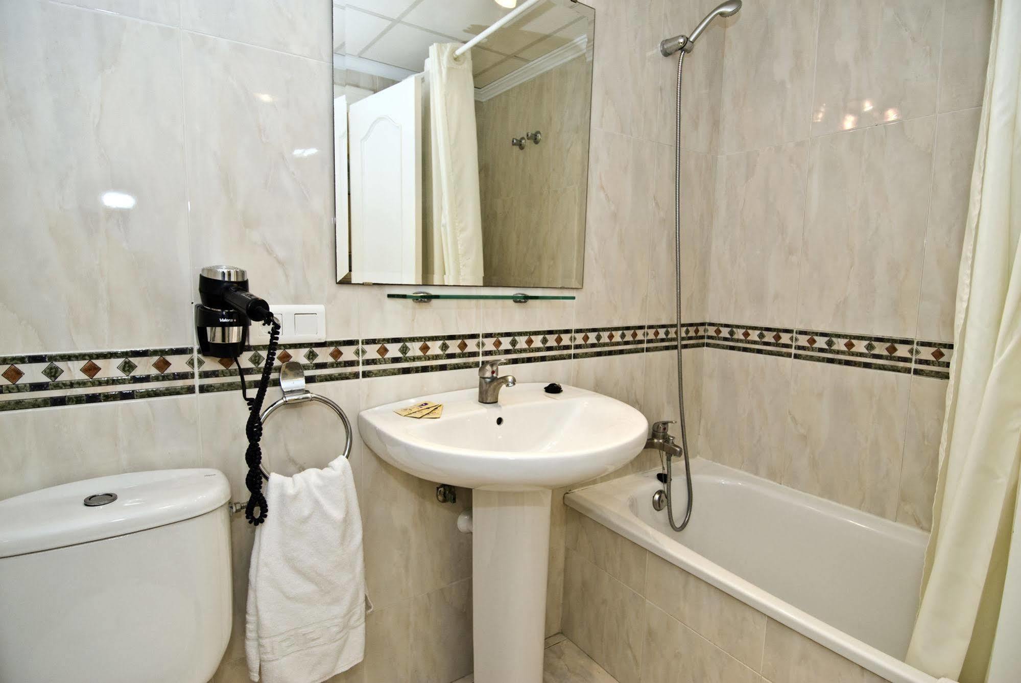 Apartamentos Hc Burriana Playa Nerja Eksteriør billede
