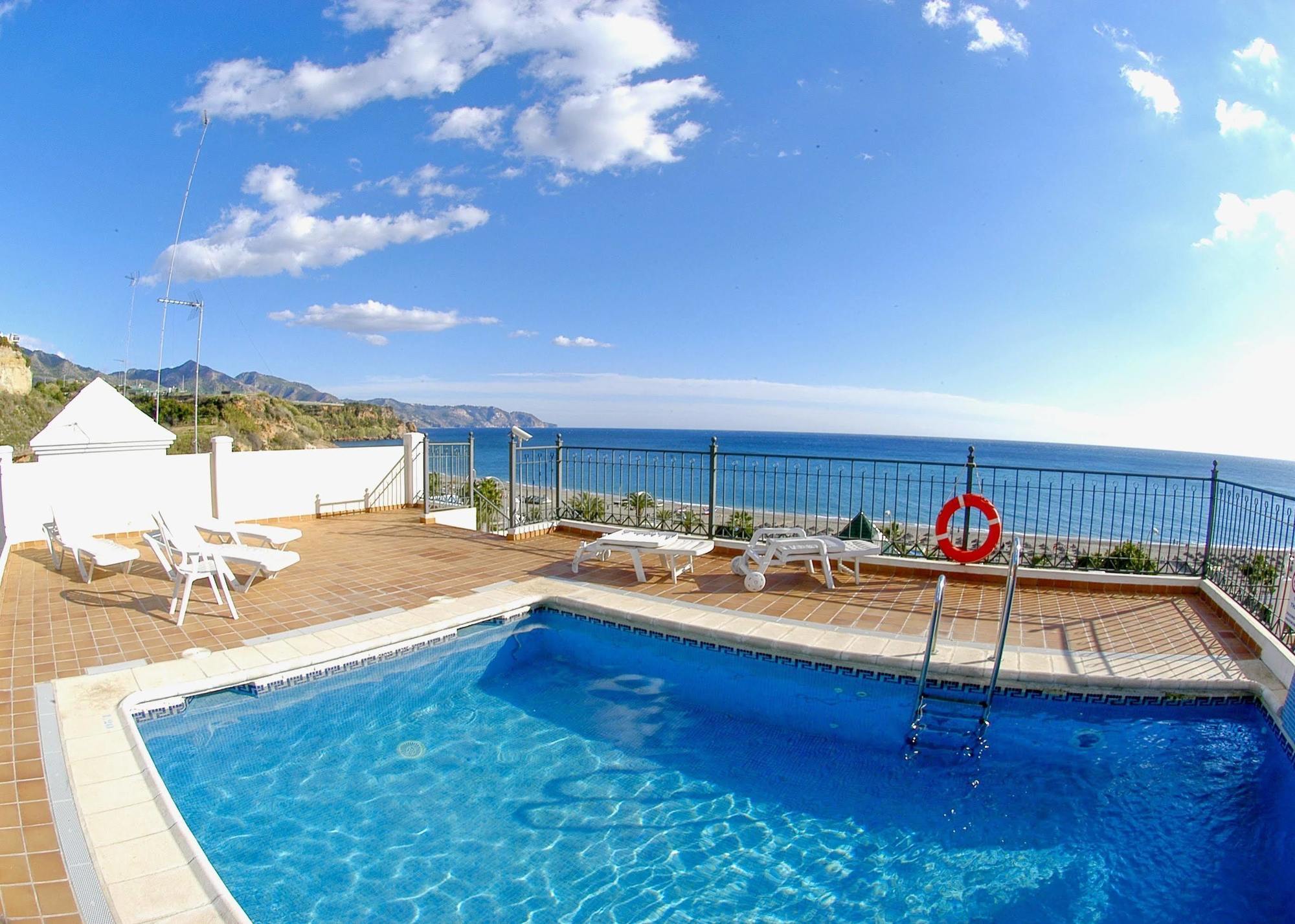Apartamentos Hc Burriana Playa Nerja Eksteriør billede
