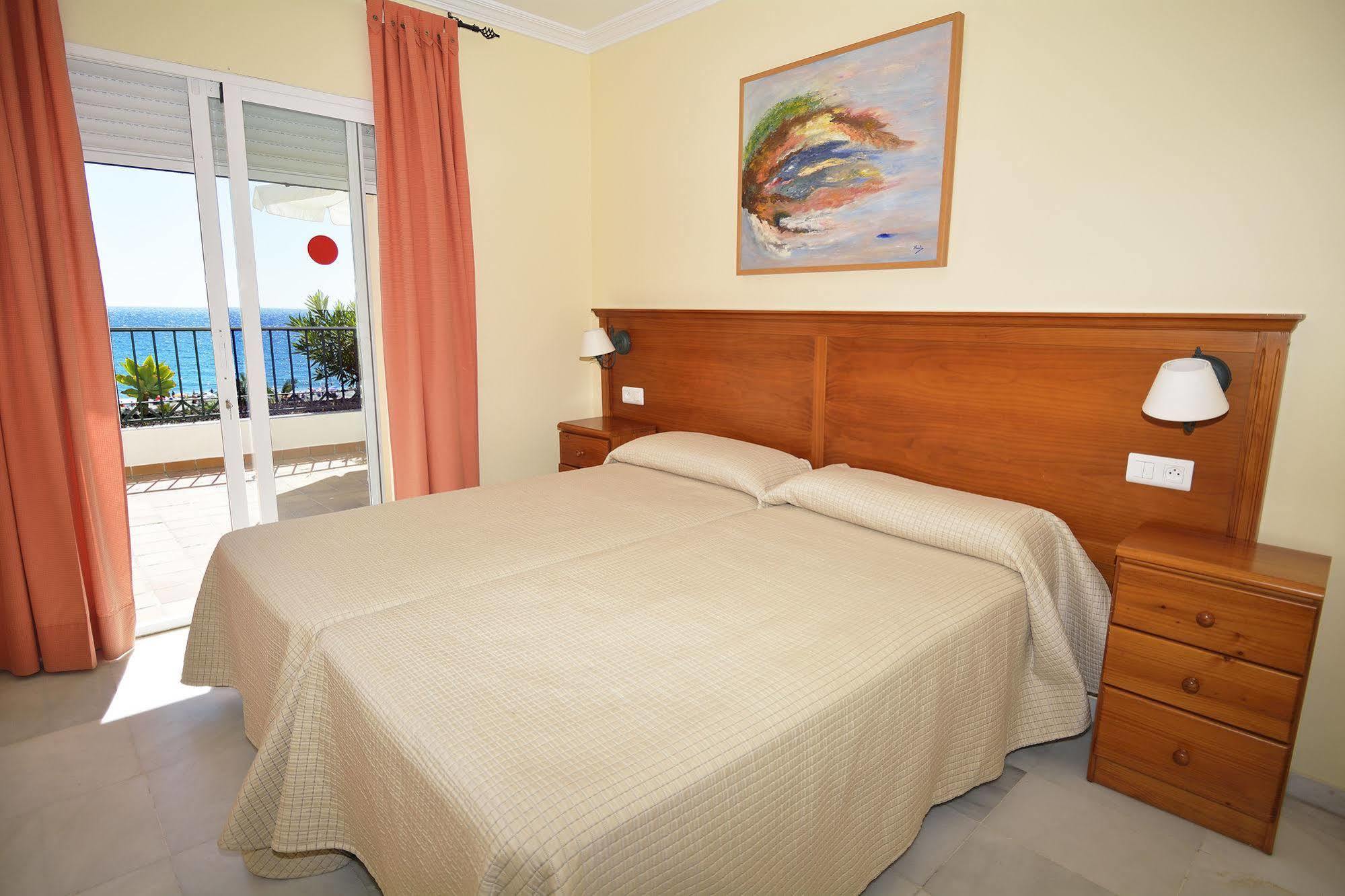 Apartamentos Hc Burriana Playa Nerja Eksteriør billede