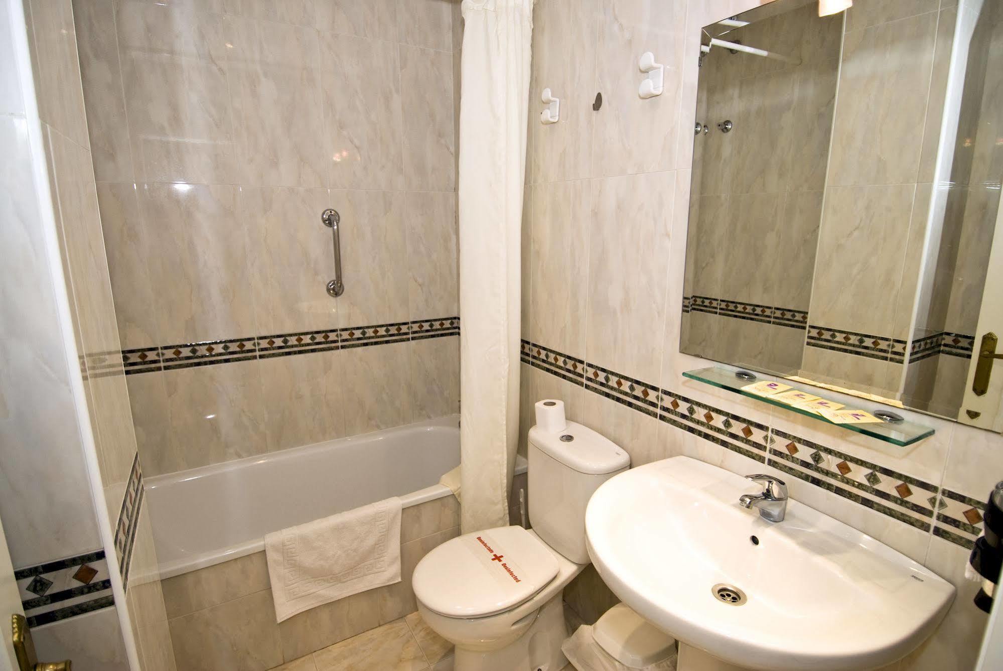 Apartamentos Hc Burriana Playa Nerja Eksteriør billede