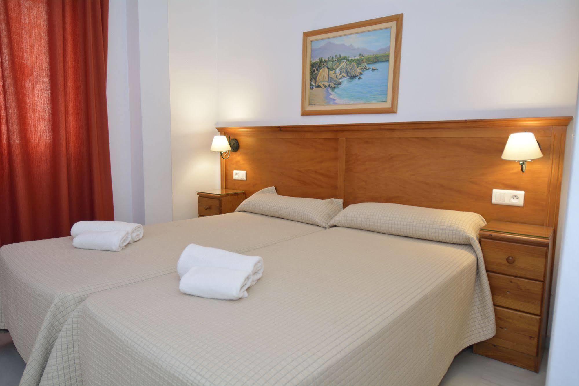 Apartamentos Hc Burriana Playa Nerja Eksteriør billede