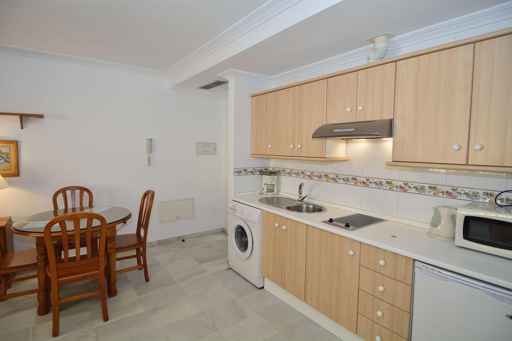 Apartamentos Hc Burriana Playa Nerja Eksteriør billede
