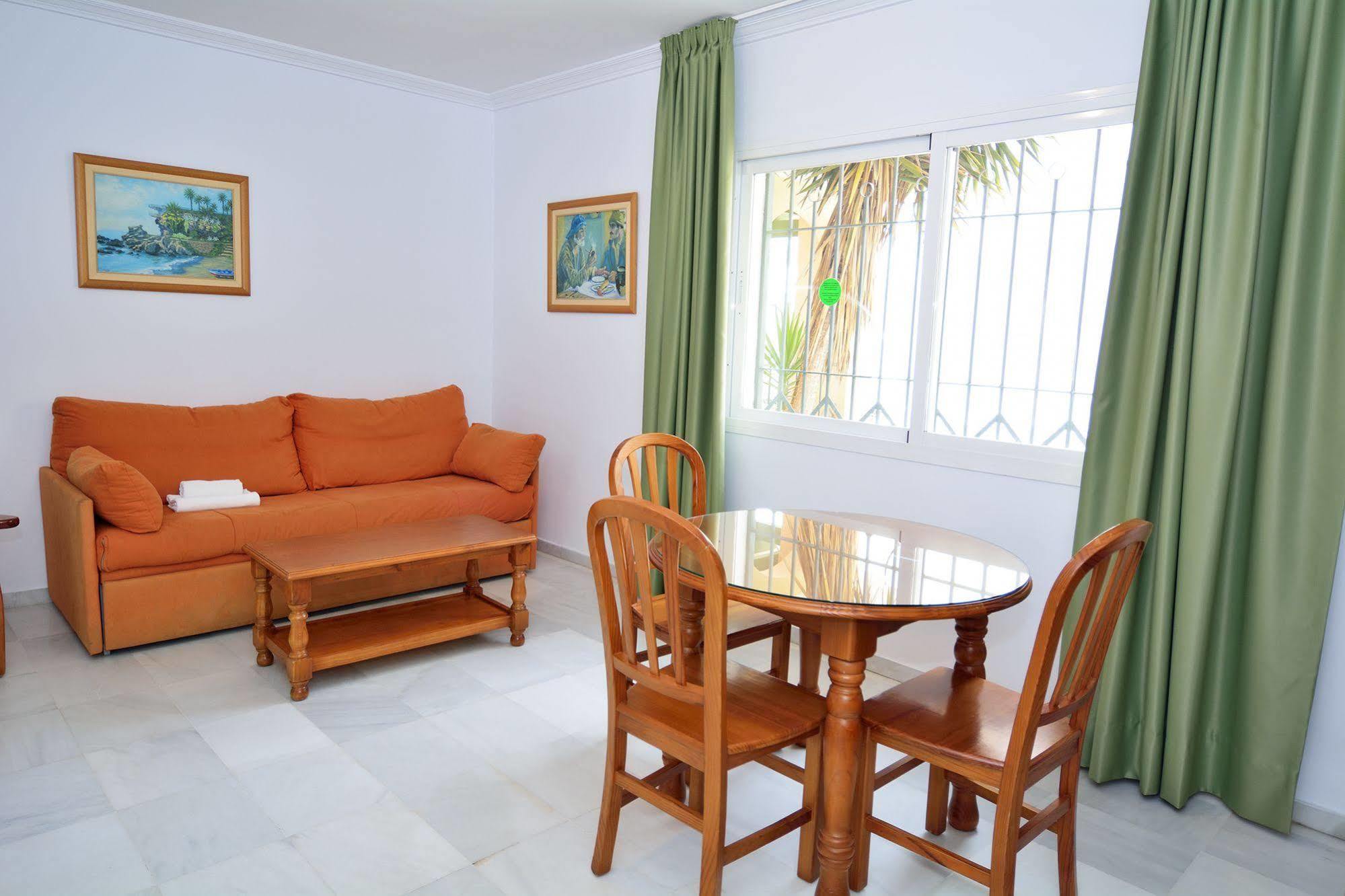 Apartamentos Hc Burriana Playa Nerja Eksteriør billede