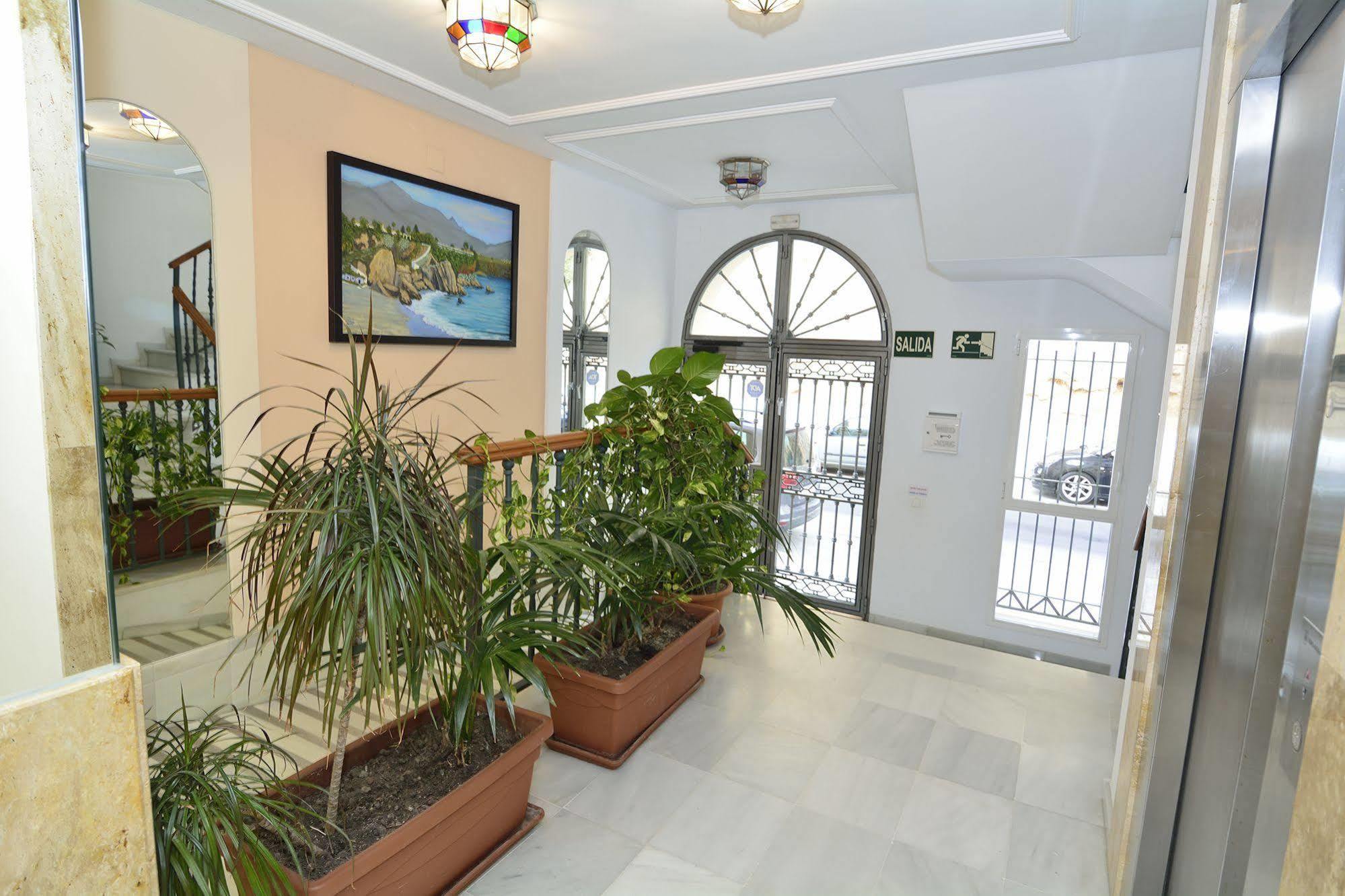Apartamentos Hc Burriana Playa Nerja Eksteriør billede